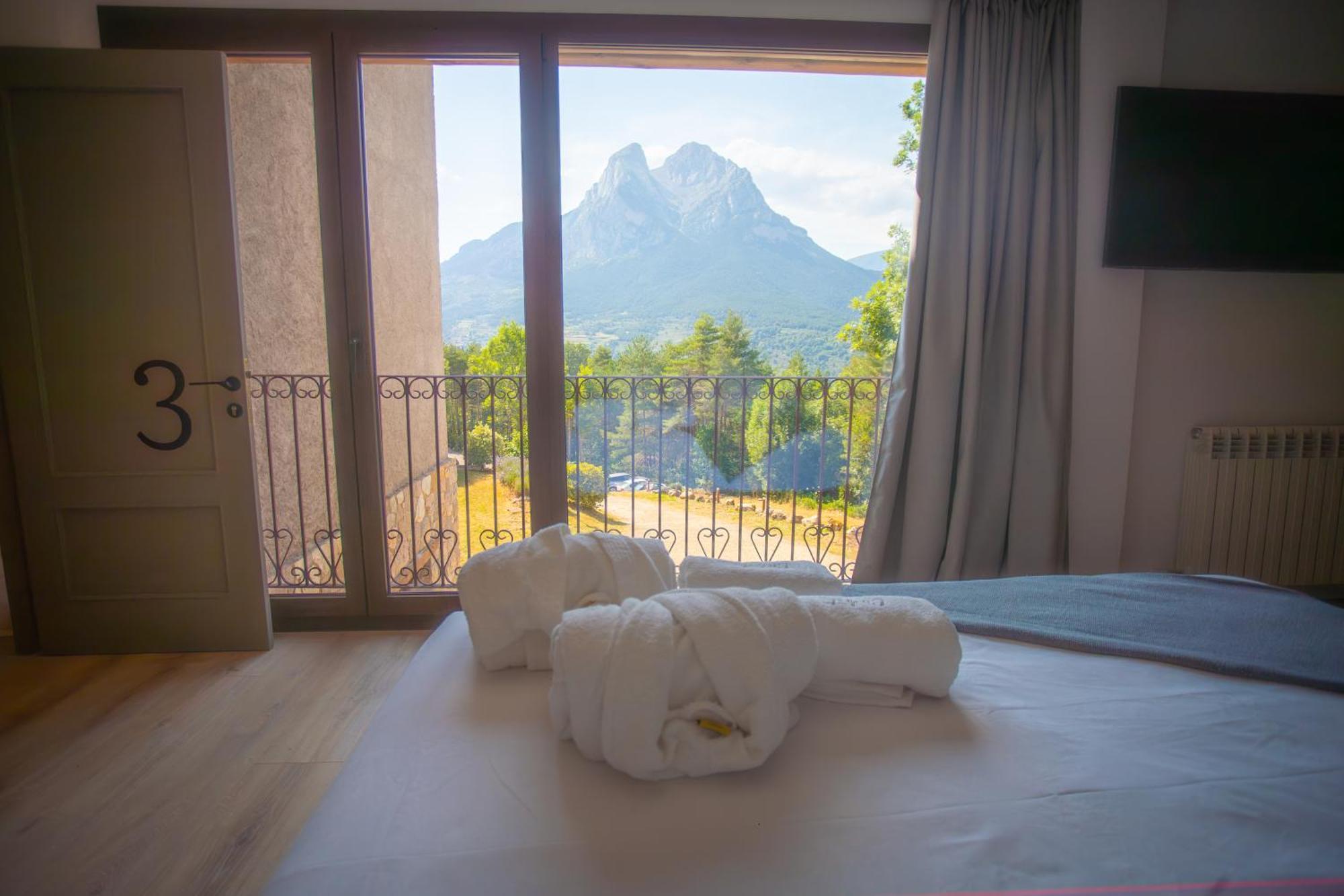 Отель L'Indret Del Pedraforca Adults Only Сальдес Экстерьер фото