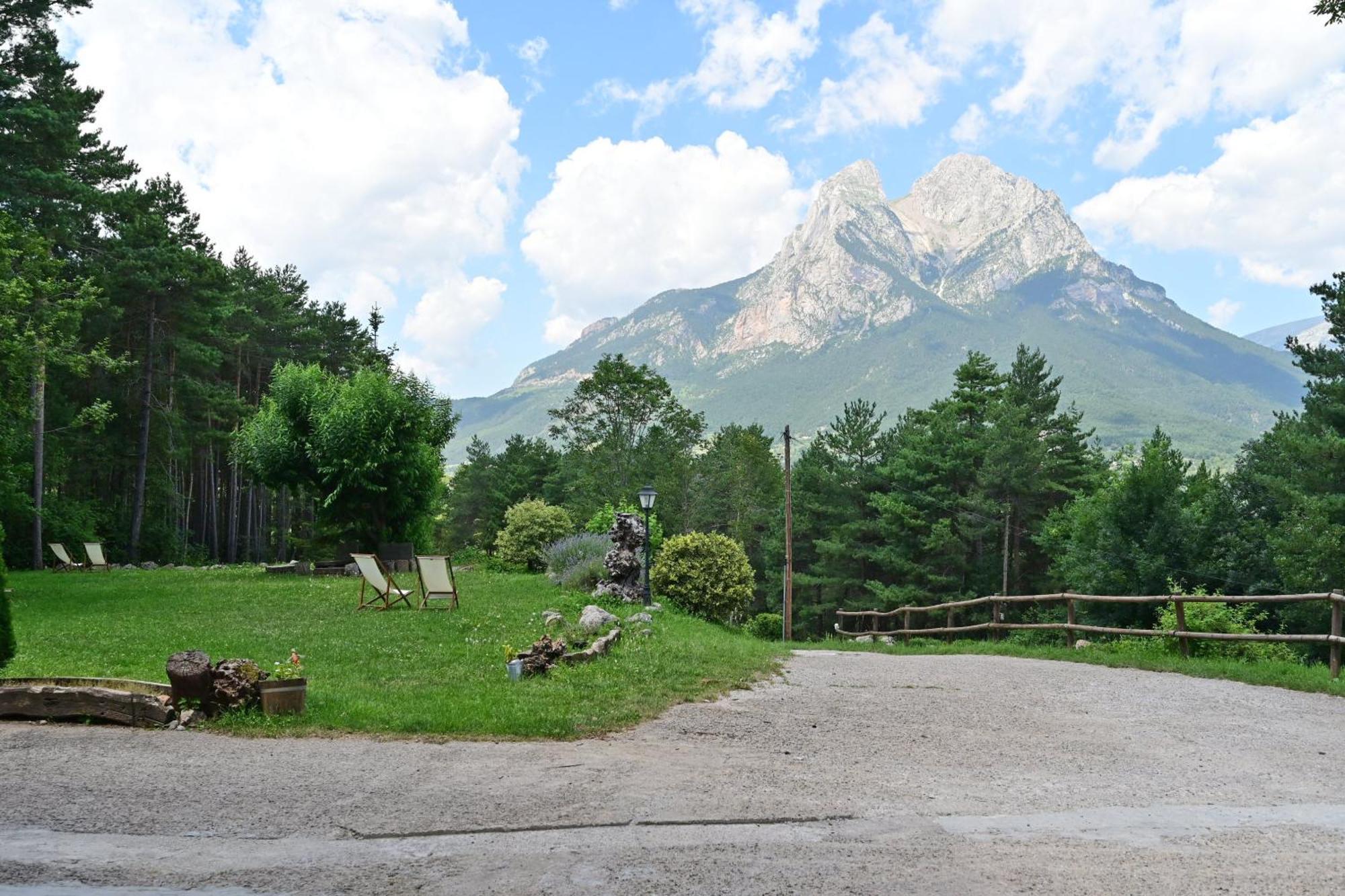 Отель L'Indret Del Pedraforca Adults Only Сальдес Экстерьер фото